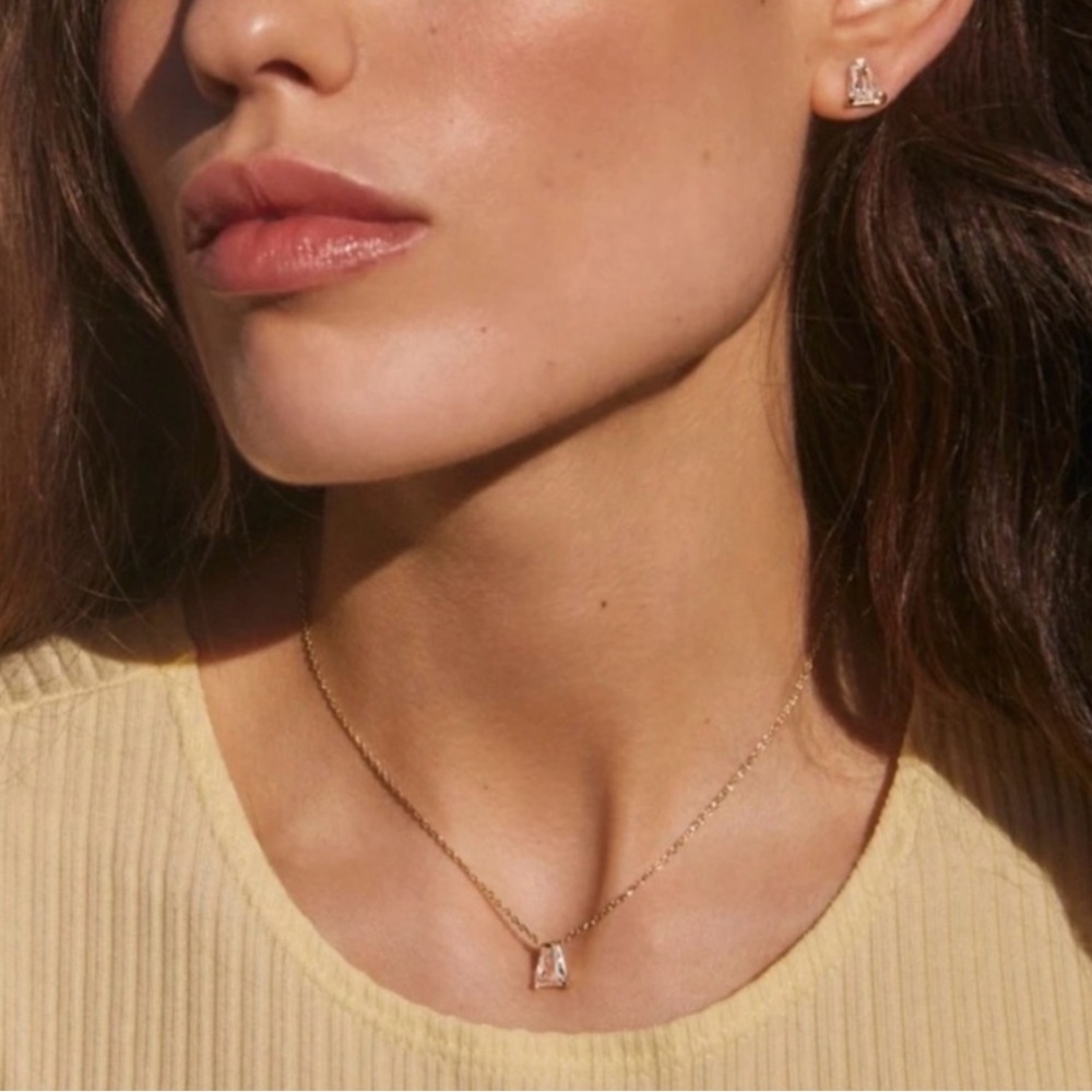 Kendra Scott Blair Gold Short Pendant Necklace in White CZ NWT - Picture 2 of 8